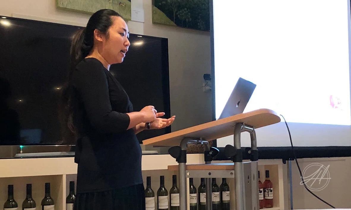 Dr Hui presenting her research to the Australian Society of Periodontology